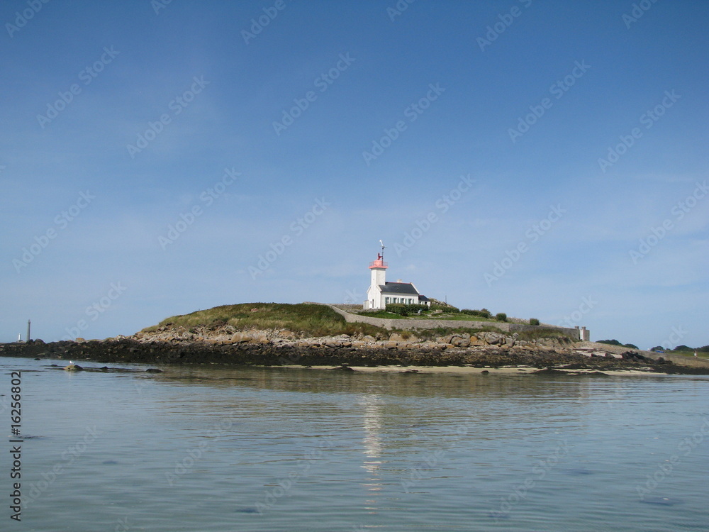 phare sur ile