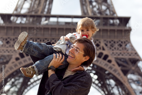 Photography parent paris france jouer enfant tour eiffel père voyage