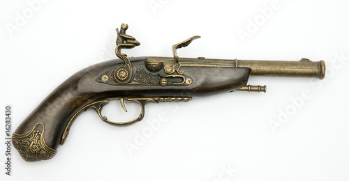 Obraz na plátně Old flintlock pistol isolated on white background