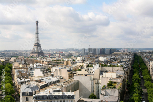 Paris skyline with Eiffel tower © Spiroview Inc.