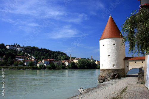 Passau - Schaiblingsturm an der Innpromenade photo