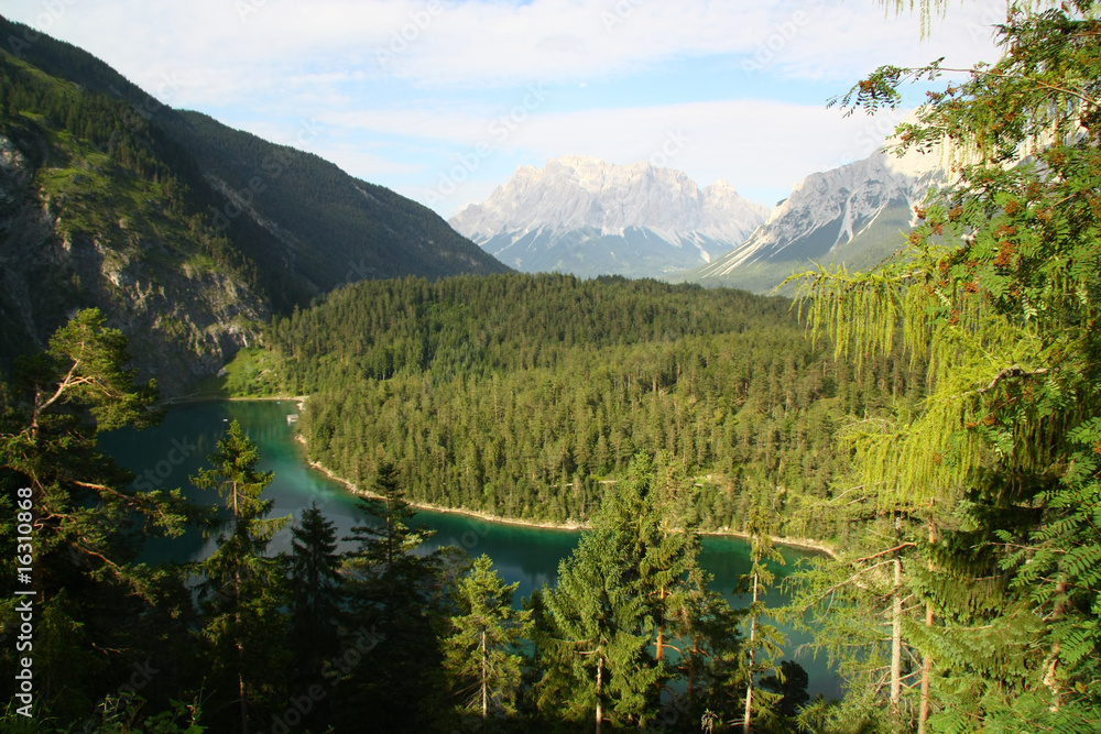 Fototapeta premium The lake under Zugspitze