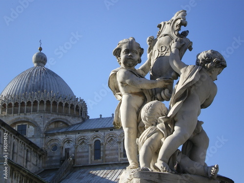 Statues fontaine - Cathédrale - Pise