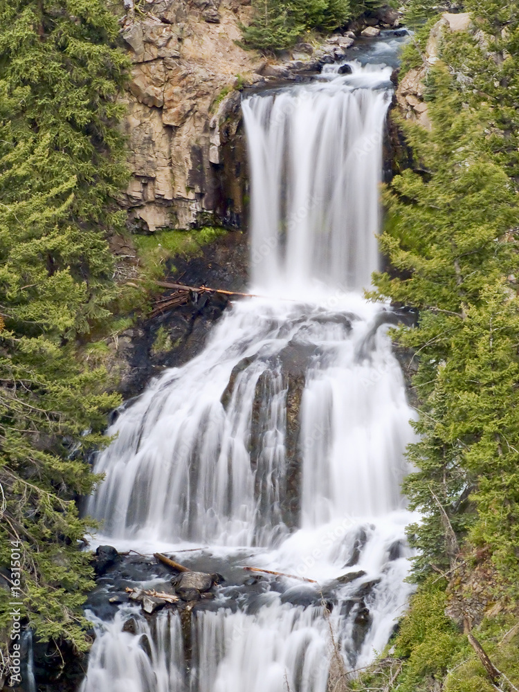 Fototapeta premium Triple Plunge, Undine Falls, Yellowstone National Park