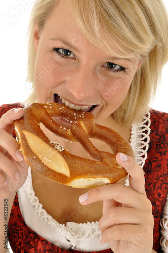 Junge Frau im Dirndl mit Brezel photo