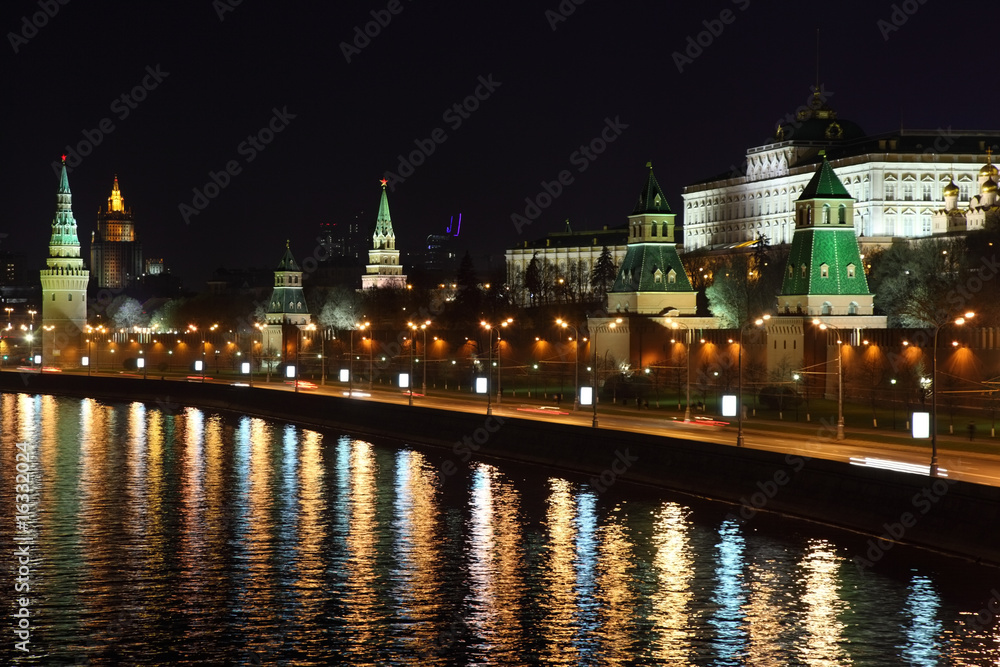 Kremlin quay at night