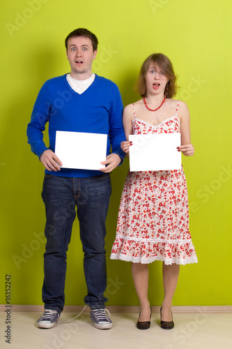 Fényképezés People holding a blank paper.