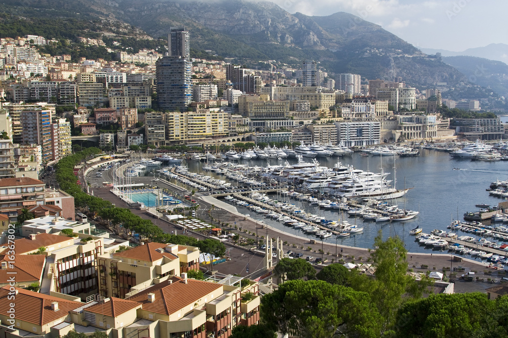 Yachten im Hafen Port Hercule von Monaco