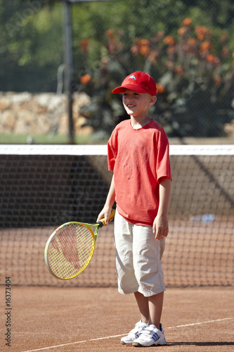 Junge beim Tennis © FrankU