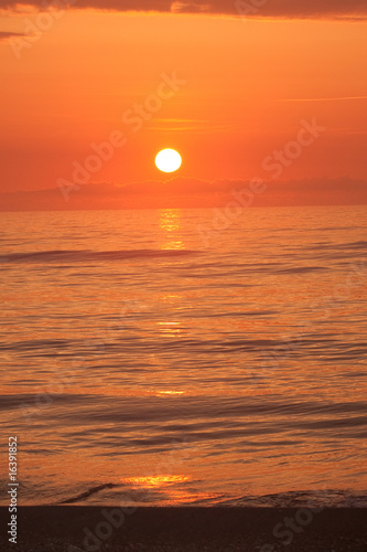 Fototapeta Naklejka Na Ścianę i Meble -  Sunrise over ocean