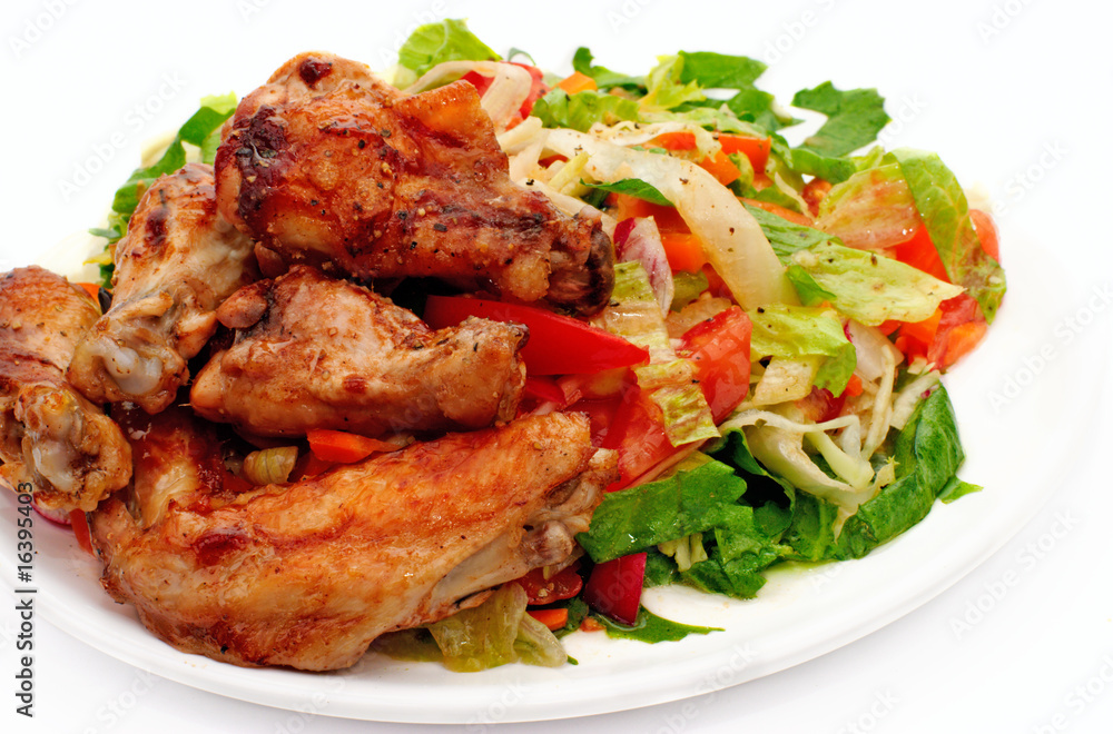 Chiken with fresh vegetables salad.