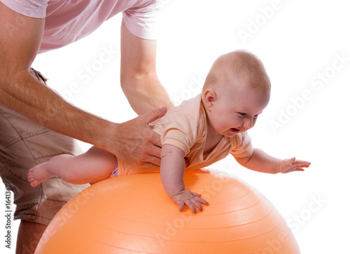 Babygymnastik mit Gymnastikball