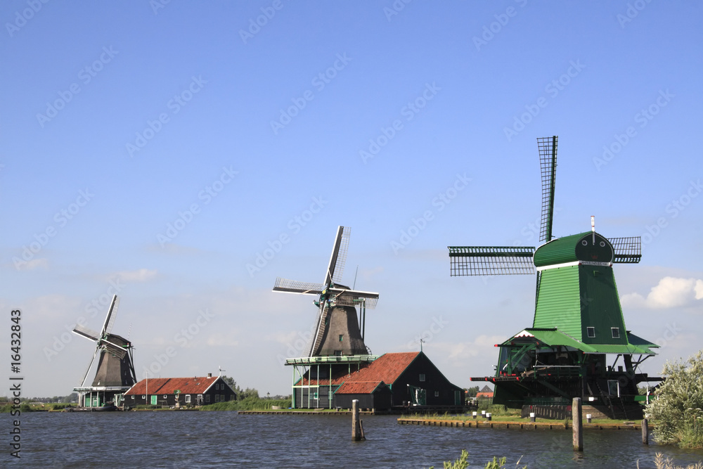 Naklejka premium Windmills at Zaanse Schans
