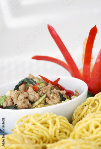 Photo fry pork with holy basil and noodle