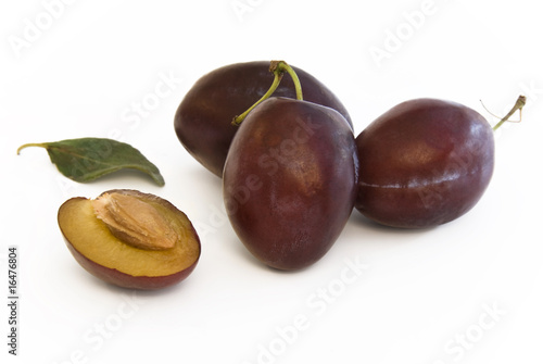 Plums with halve fruit