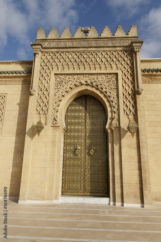 Porte sur le site de la Tour Hassan II à Rabat au Maroc