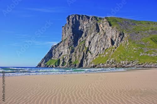 Foto Beach kvalvika in lofoten
