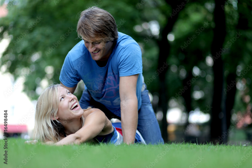 Fototapeta premium paar wiese liebe