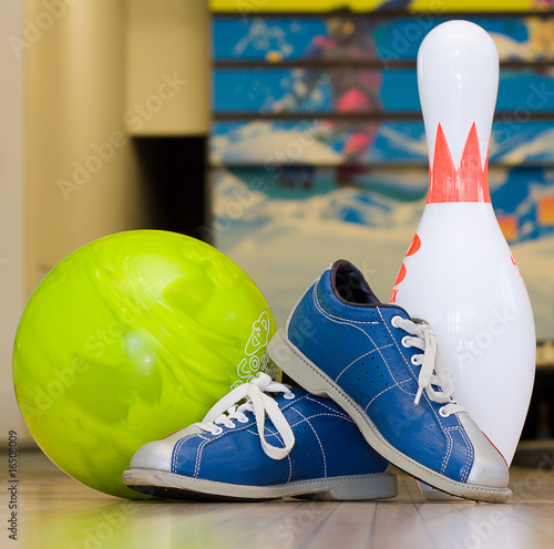 Pins, balls and shoes