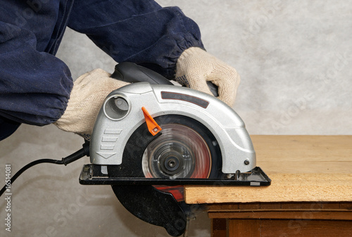 Wood cutting with circular saw