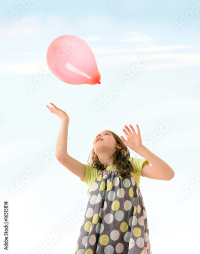 bambina con palloncino photo