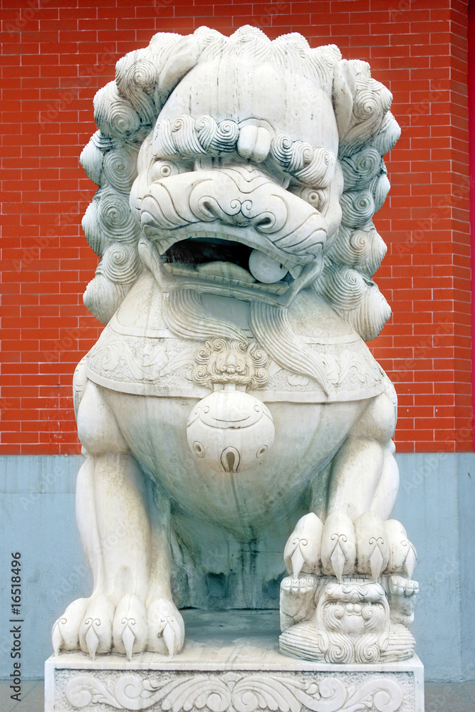 Obraz premium China, Shanghai old building, university lion.