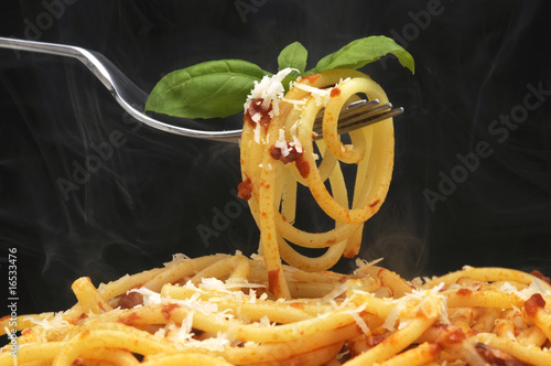 Spaghetti al pomodoro fumanti - Primi Piatti italiani photo