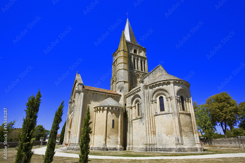 france; charente-maritime; Aulnay : église st pierre