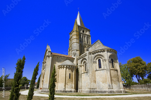 france; charente-maritime; Aulnay : église st pierre