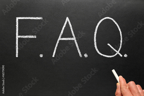 Quadro em tela FAQ, frequently asked questions, written on a blackboard.