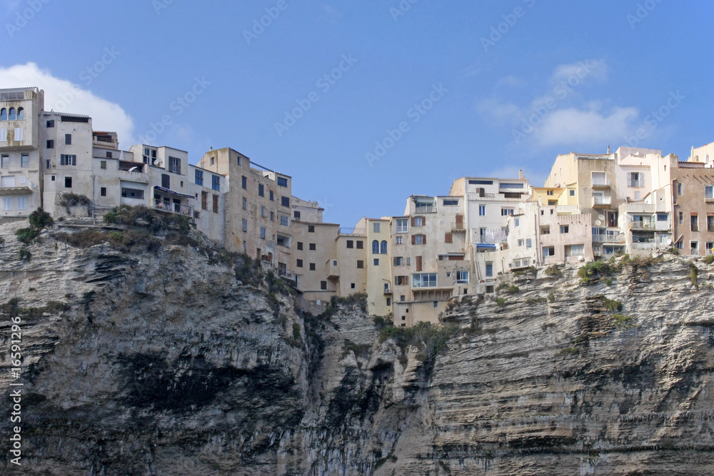 maisons sur les falaises de Bonifacio en corse