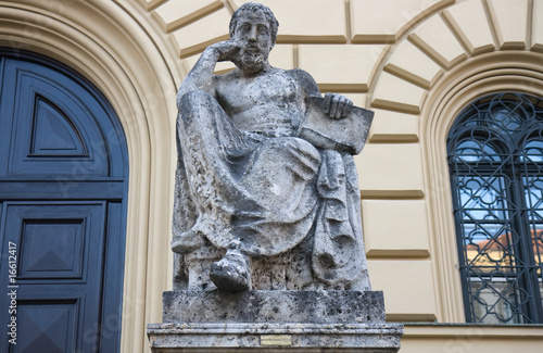 hippokrates vor staatsbibliothek