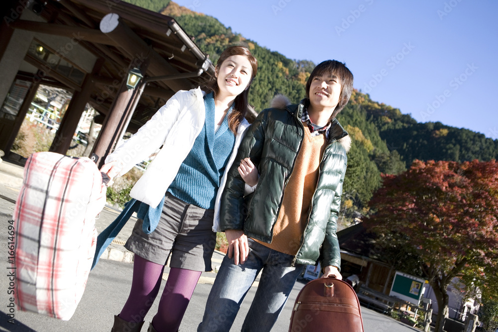 旅行中のカップル 旅行中のカップル