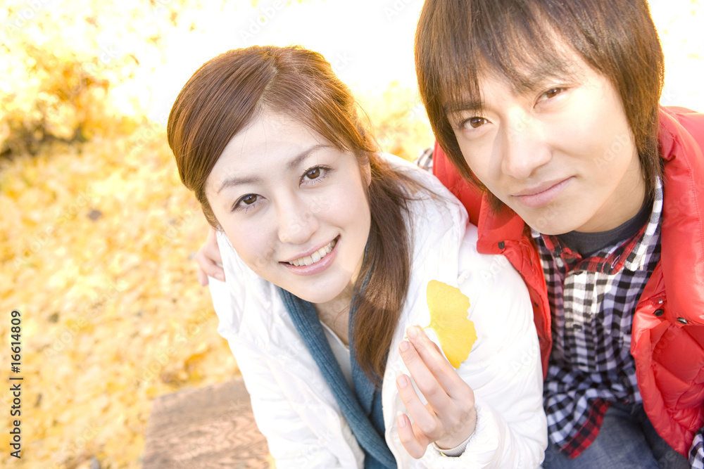秋のカップルイメージ