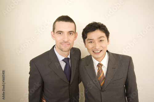 日本人ビジネスマンとアメリカ人ビジネスマン