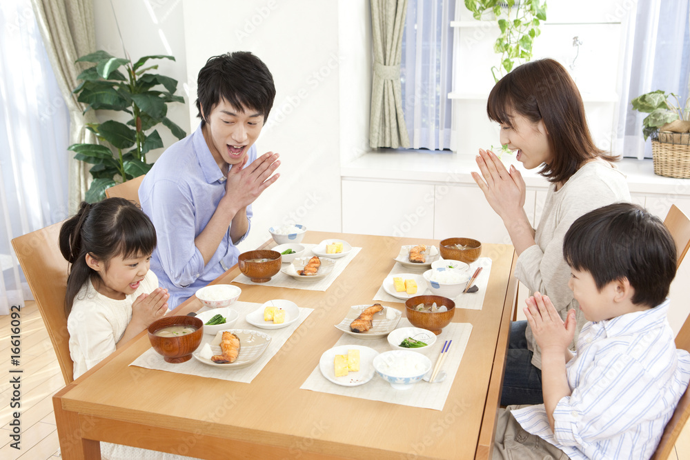 朝食時に「頂きます。」と言う家族