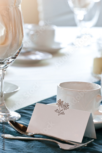 Obraz na plátně Closeup of blank placecard on wedding table