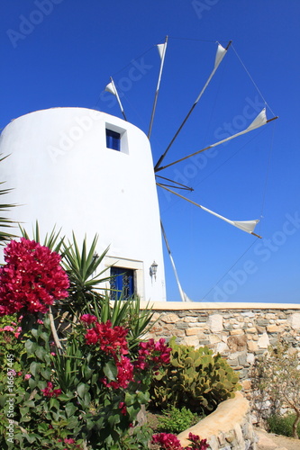 Moulin à vent à Paros – Cyclades – Grèce photo