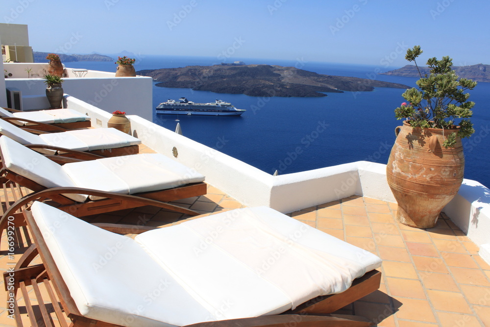Fototapeta premium Hôtel à Santorin avec vue sur la Caldeira - Cyclades - Grèce