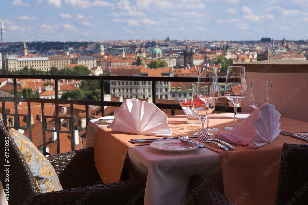 Obraz premium vista panoramica di Praga da ristorante