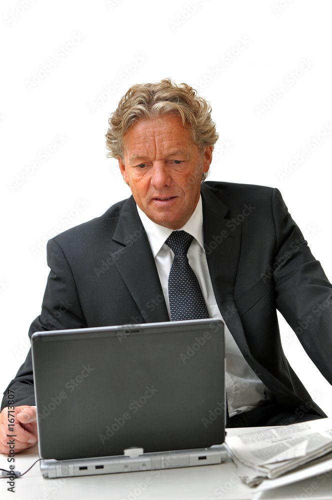 Büroarbeit am Notebook Büroarbeit am Notebook