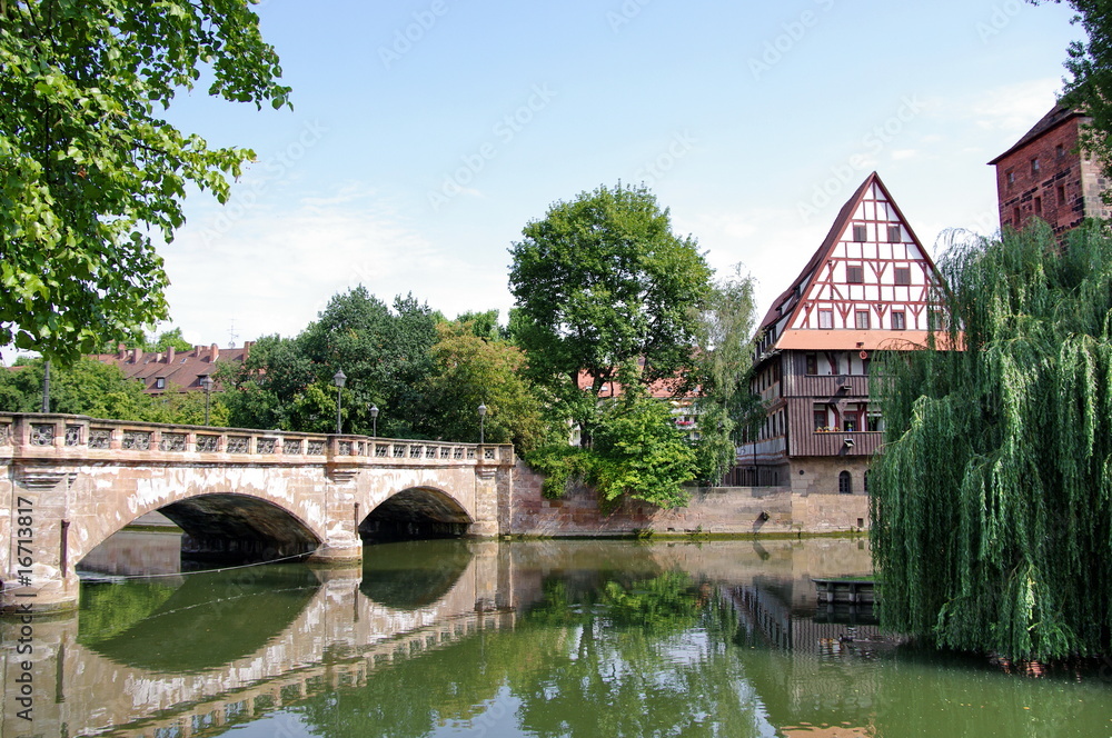 Fleuve et pont, Nuremberg, Allemagne