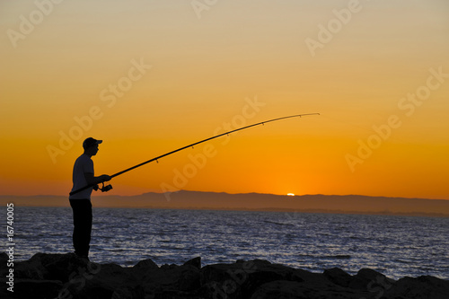 Angler im Sonnenuntergang