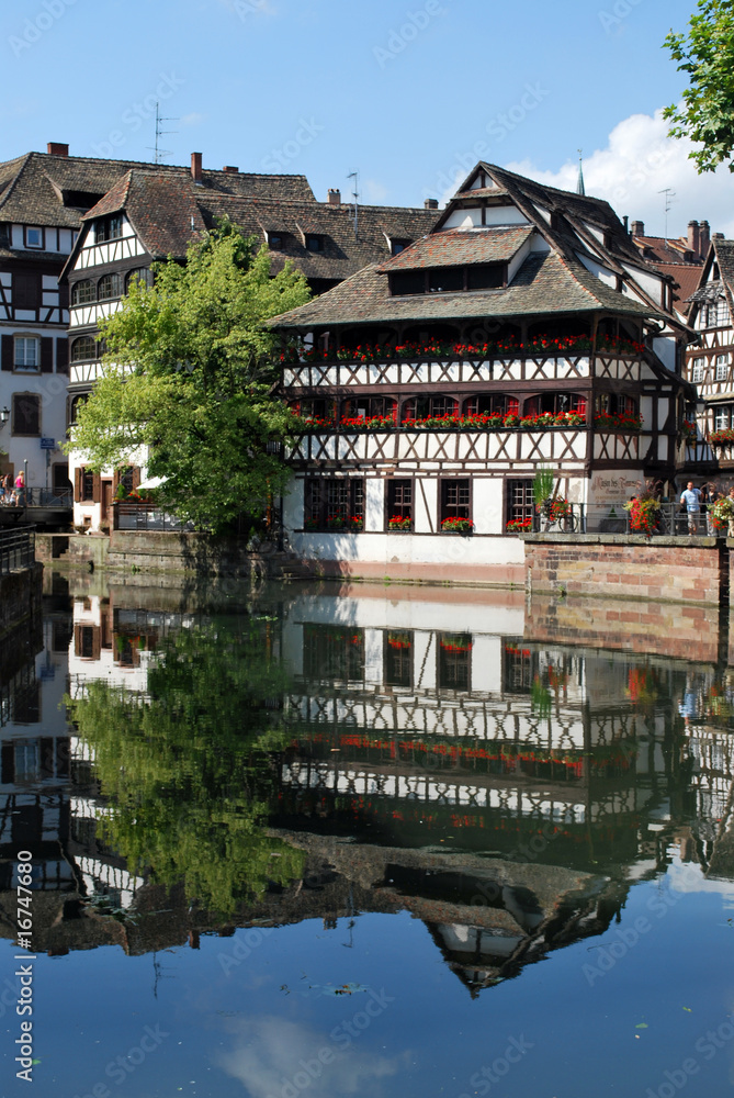 Reflets dans la Petite France à Strasbourg