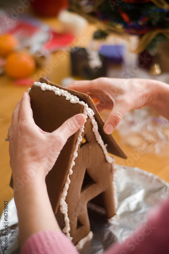 gingerbread house decorating