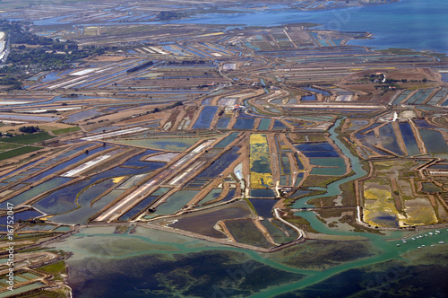Les marais salants de l'ile de Ré vu du ciel