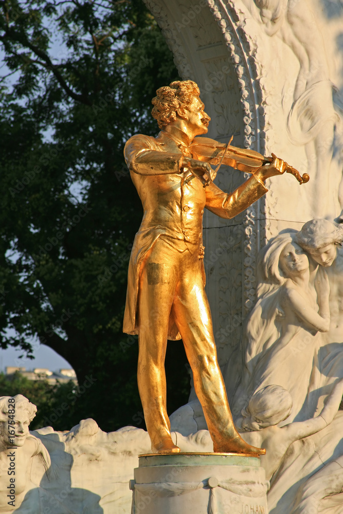 Fototapeta premium Johan Strauss figure in Vienna