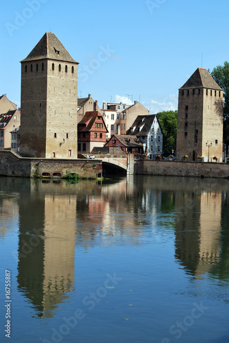 Reflet du Pont Couvert à Strasbourg © Yvann K