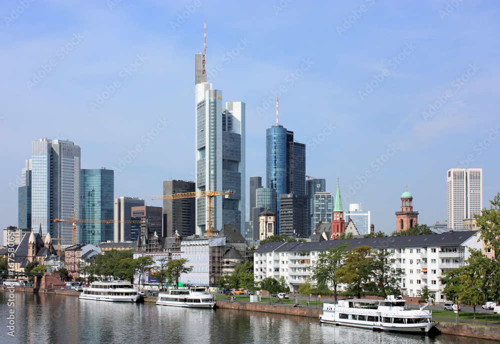 Frankfurt, Blick von der Alten Brücke (September 2009) Frankfurt, Blick von der Alten Brücke (September 2009)