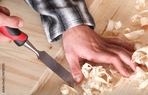 Hands with spalling hummer